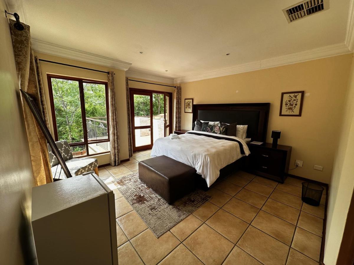 Hotel 37 On Eagles à Hartbeespoort Extérieur photo