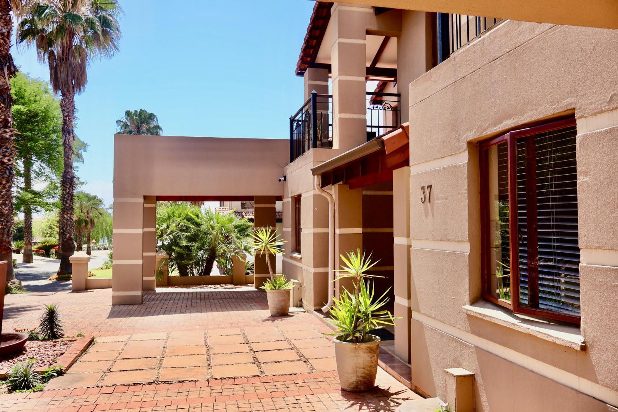 Hotel 37 On Eagles à Hartbeespoort Extérieur photo