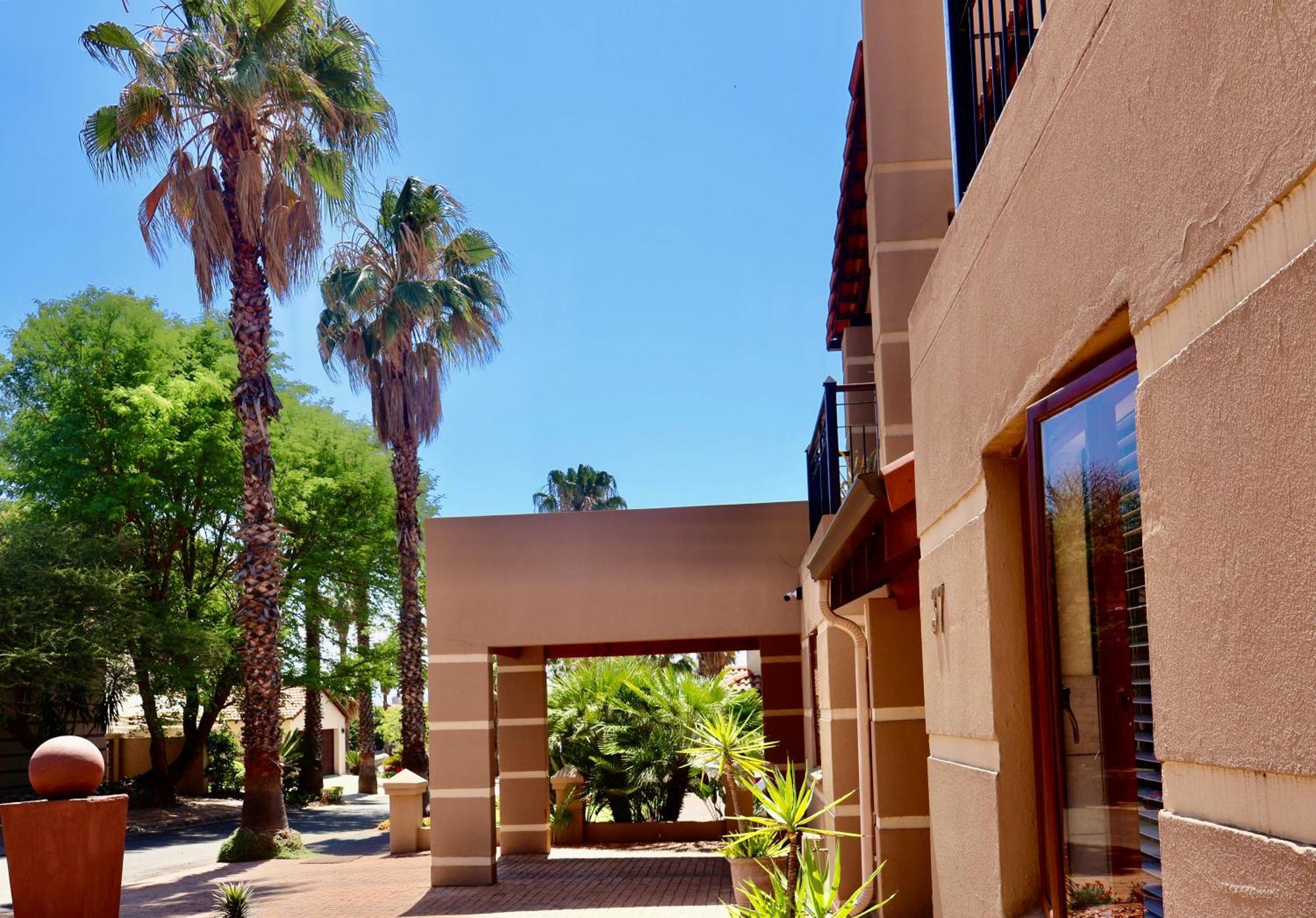 Hotel 37 On Eagles à Hartbeespoort Extérieur photo
