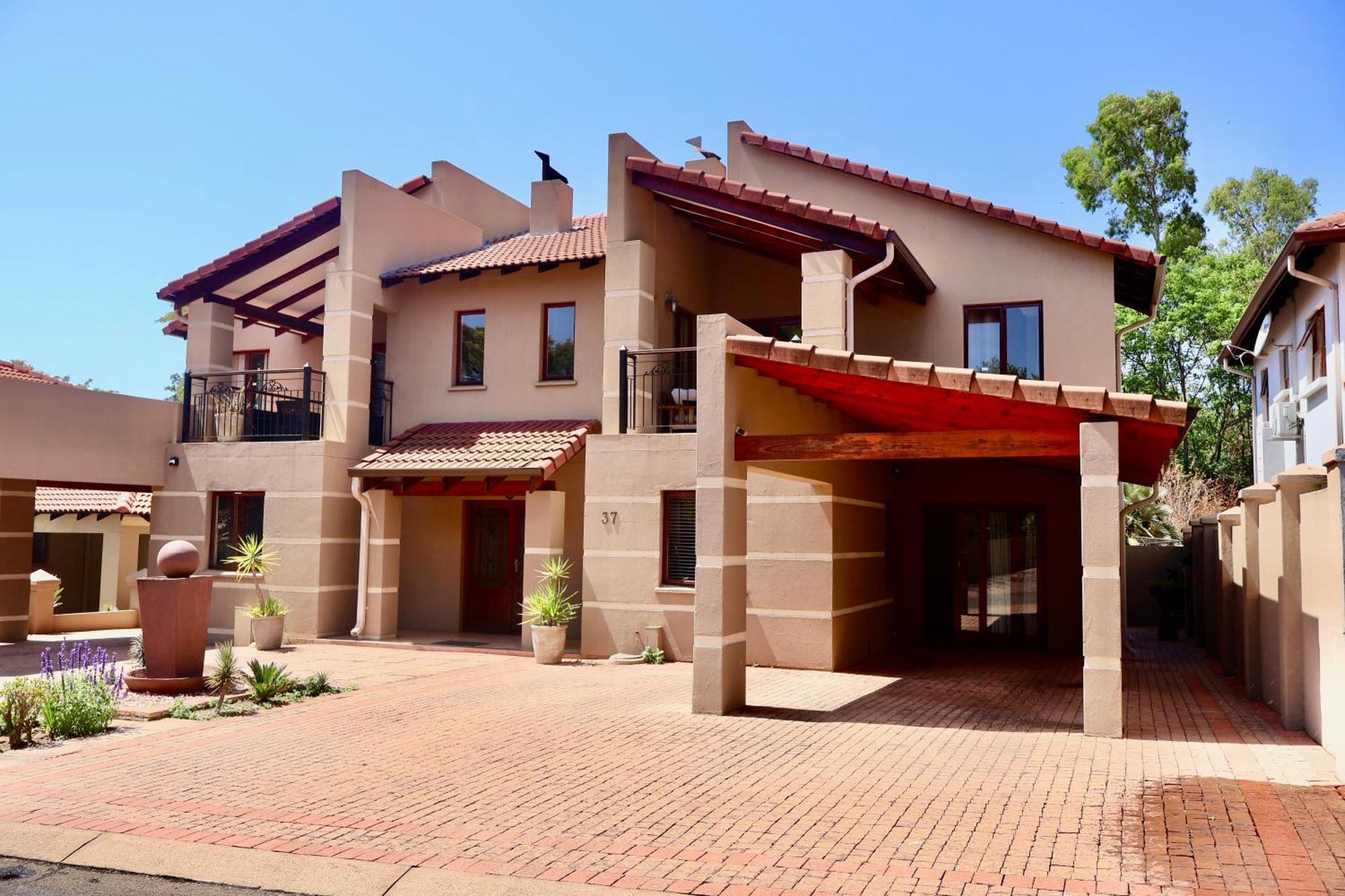 Hotel 37 On Eagles à Hartbeespoort Extérieur photo